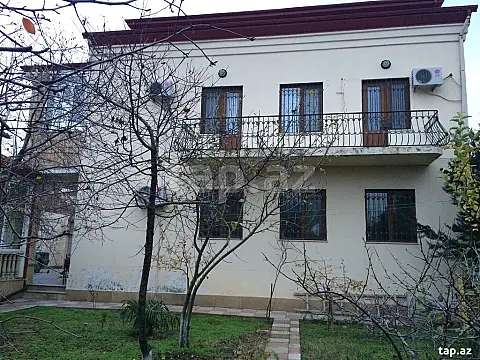 Satılır 11 otaqlı həyət evi