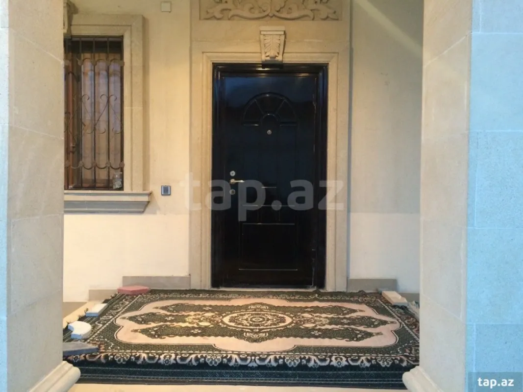 Satılır 11 otaqlı həyət evi