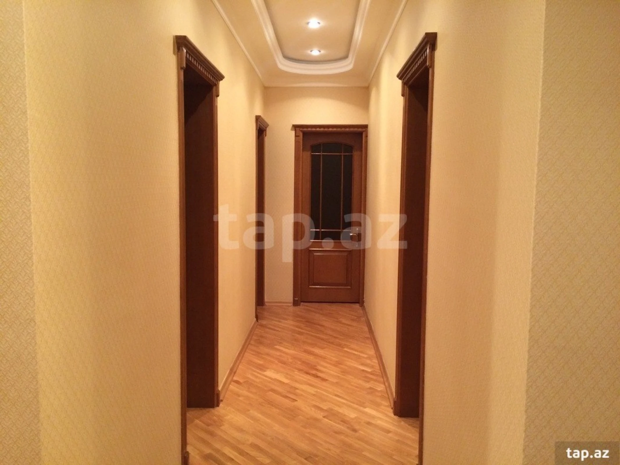 Satılır 11 otaqlı həyət evi