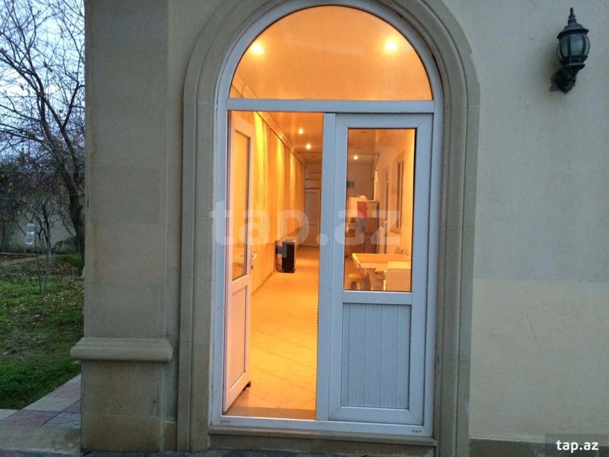 Satılır 11 otaqlı həyət evi