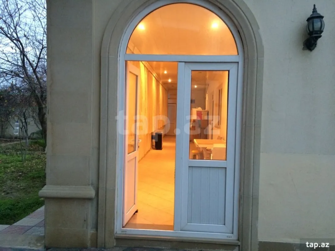 Satılır 11 otaqlı həyət evi