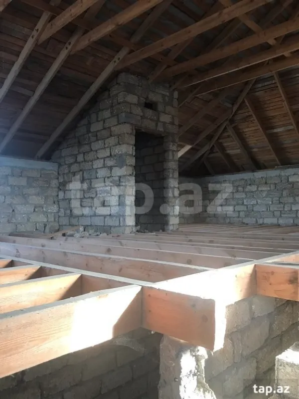 Satılır 4 otaqlı həyət evi