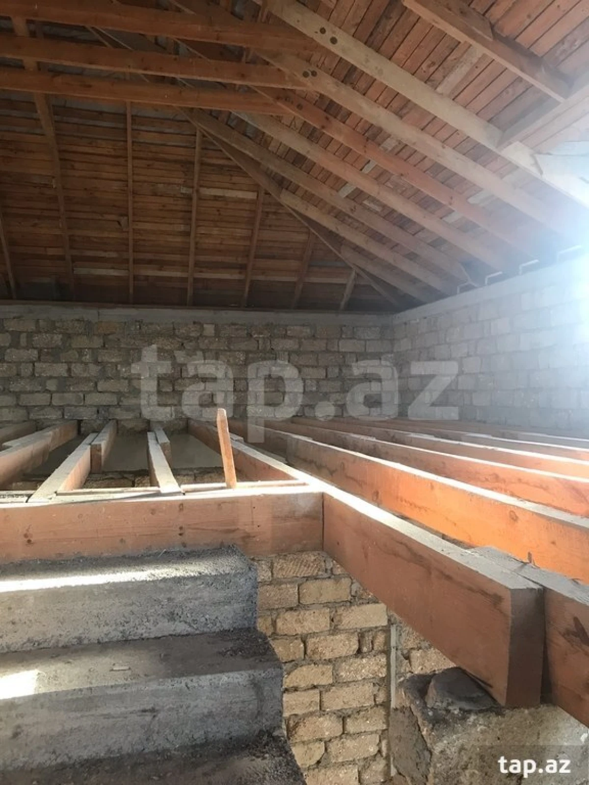 Satılır 4 otaqlı həyət evi