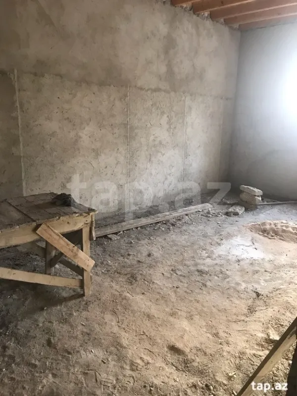 Satılır 4 otaqlı həyət evi