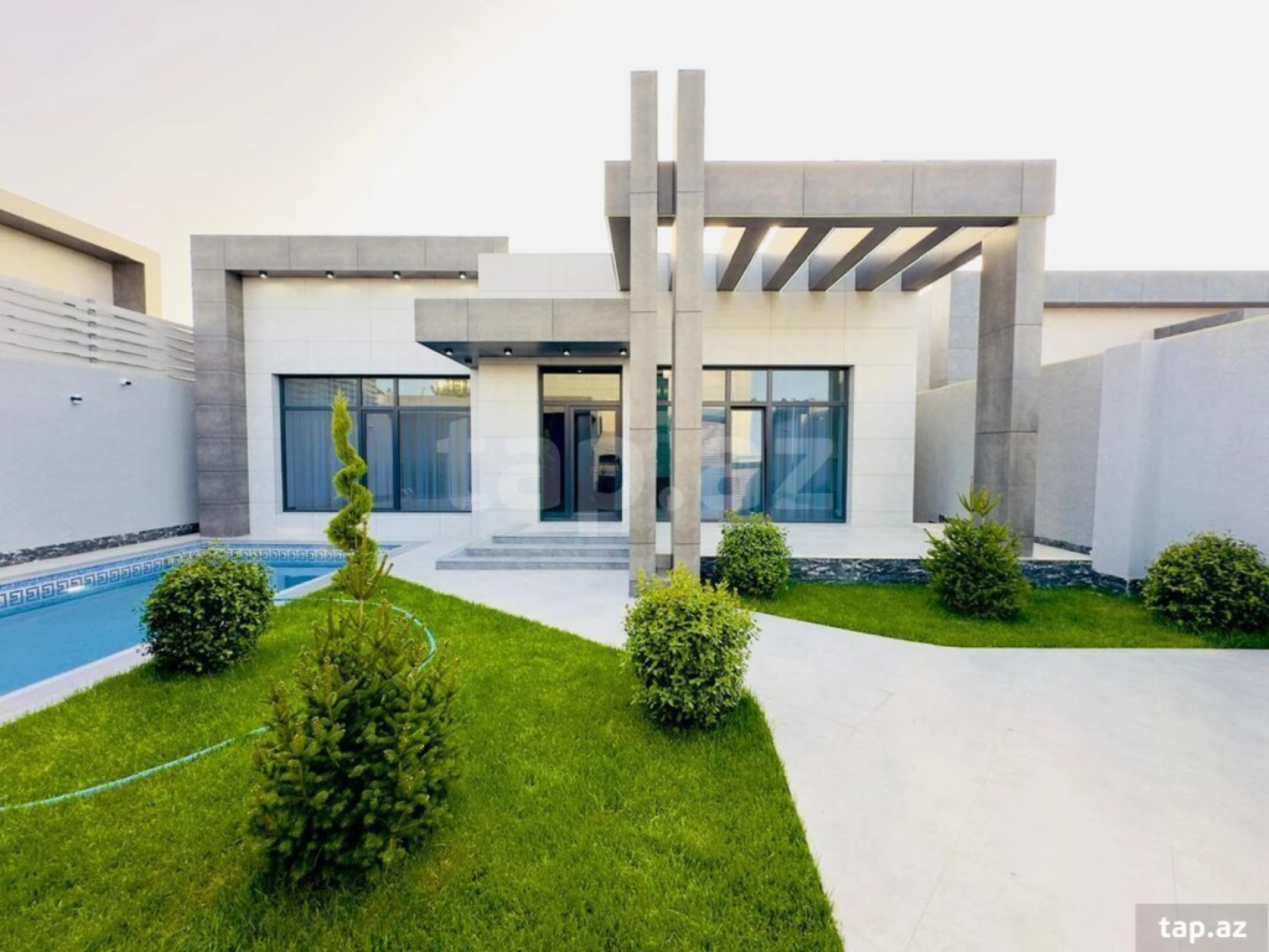 Satılır 4 otaqlı həyət evi