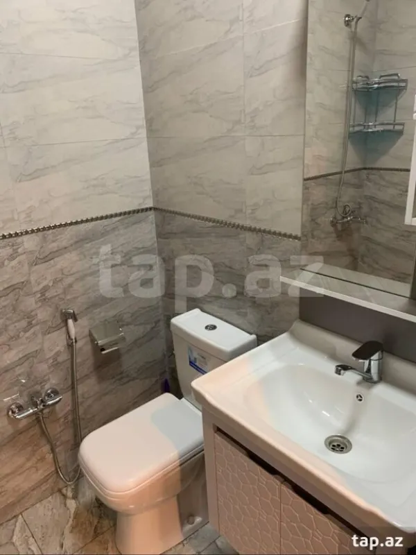 Kirayə verilir 4 otaqlı həyət evi