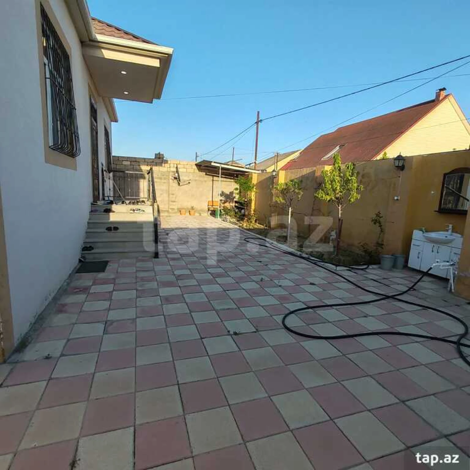 Satılır 4 otaqlı həyət evi