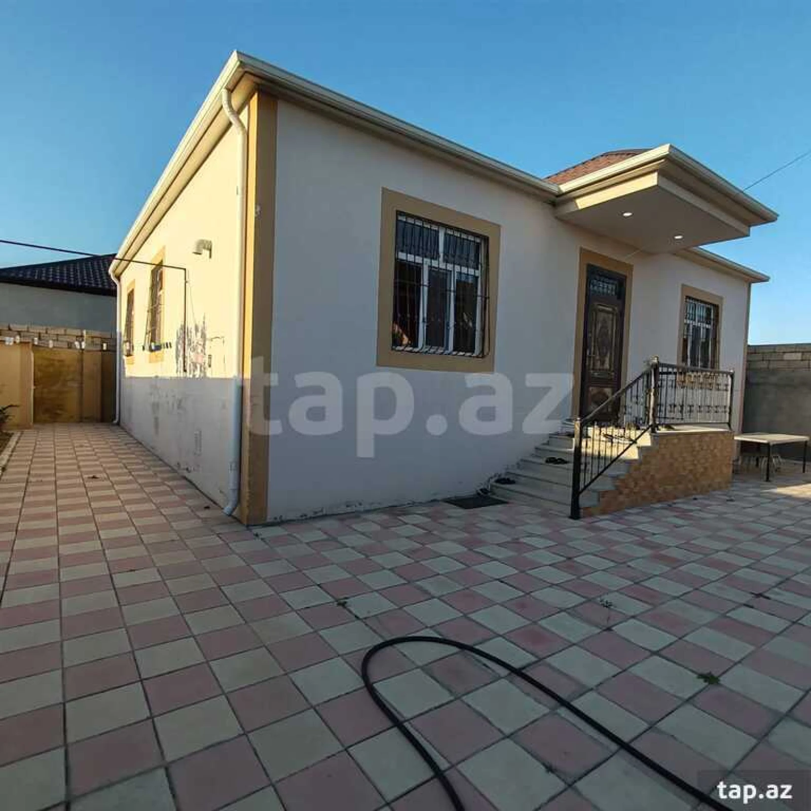 Satılır 4 otaqlı həyət evi