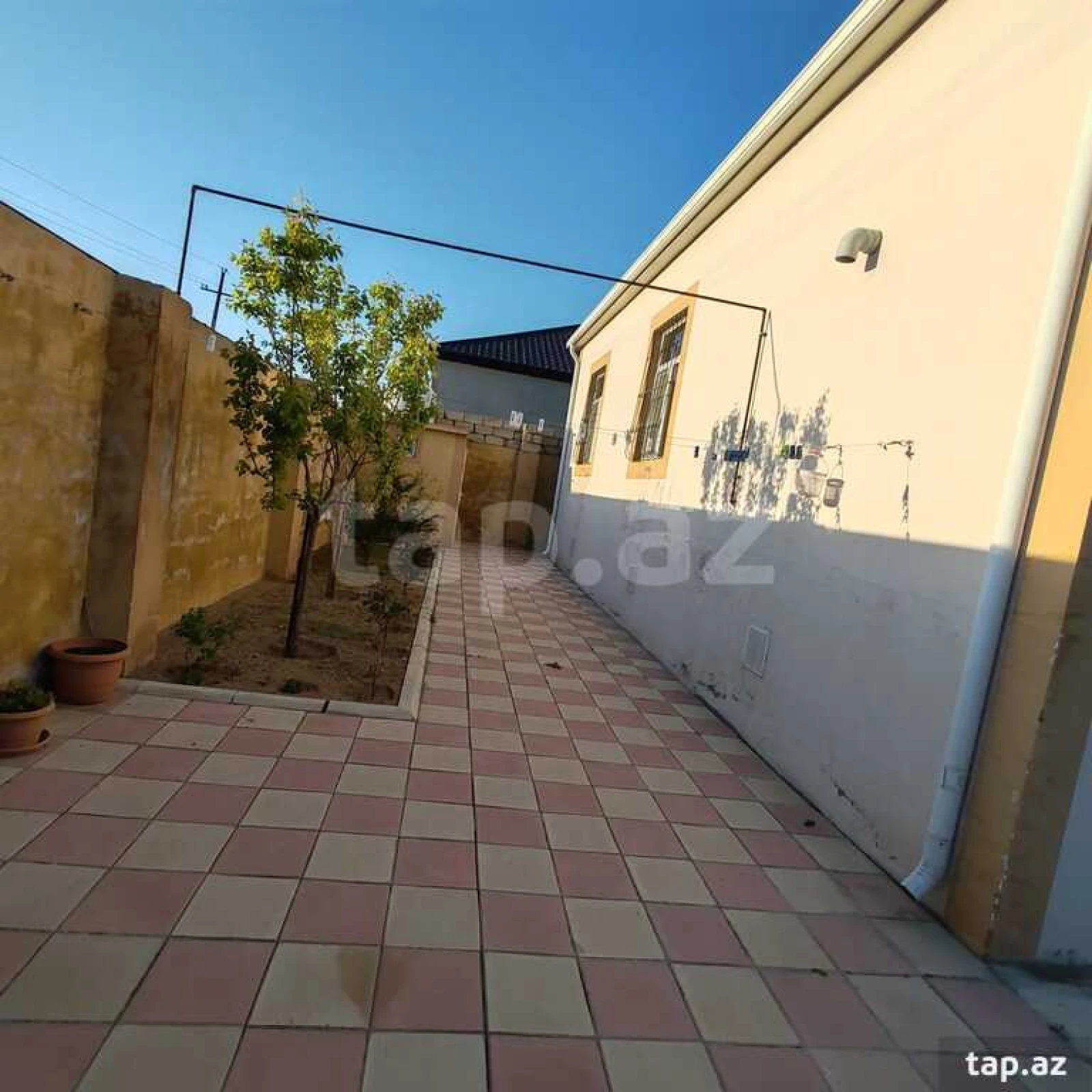 Satılır 4 otaqlı həyət evi