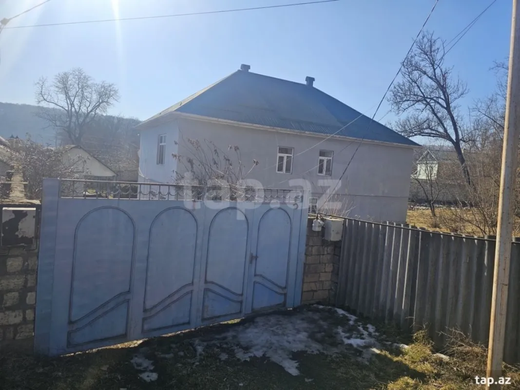 Satılır 6 otaqlı həyət evi