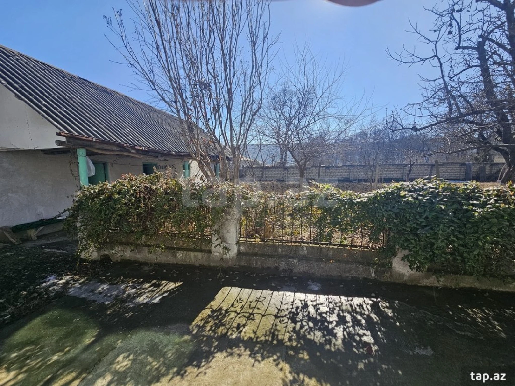 Satılır 6 otaqlı həyət evi