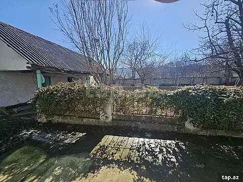 Satılır 6 otaqlı həyət evi