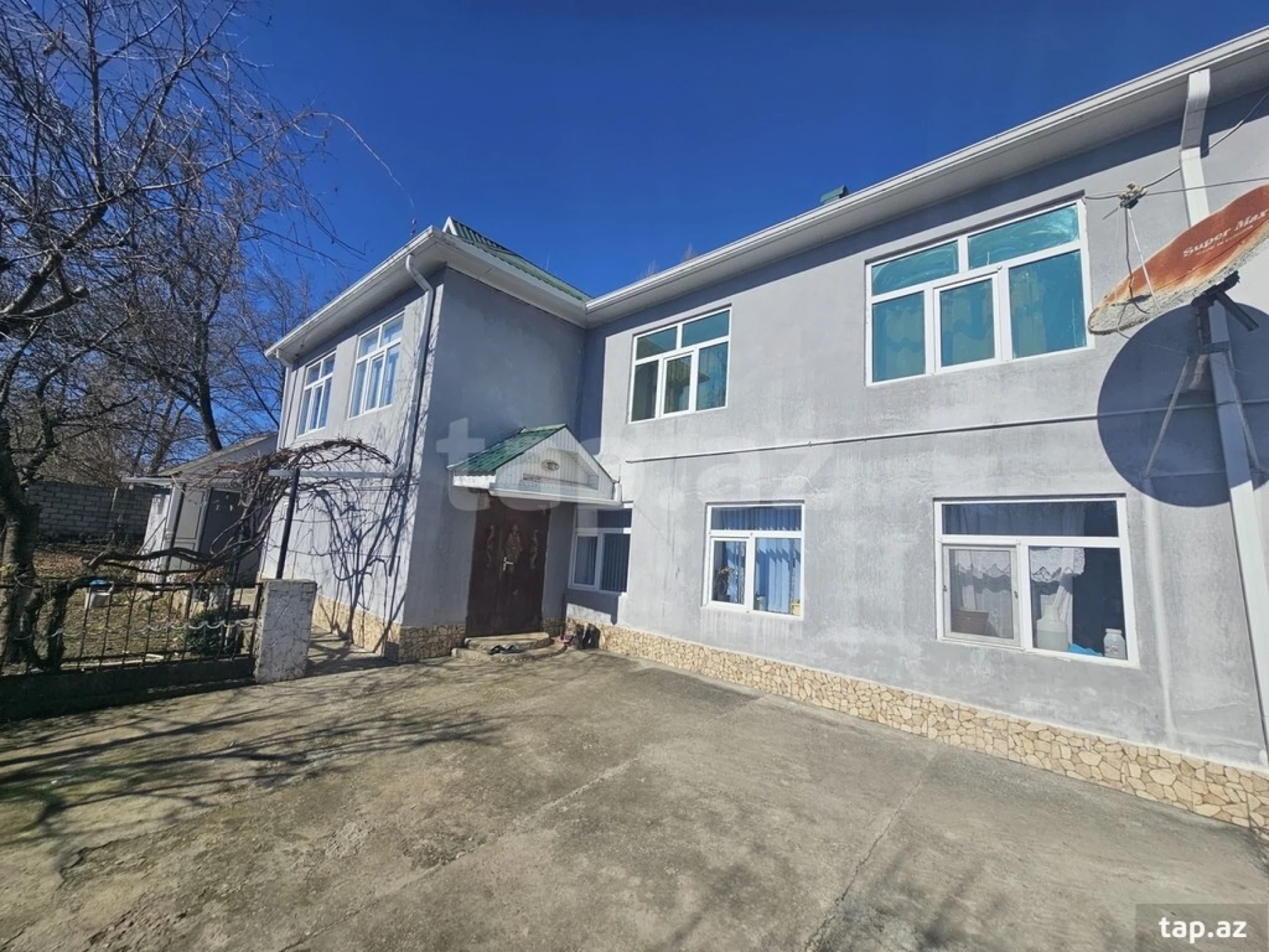 Satılır 6 otaqlı həyət evi