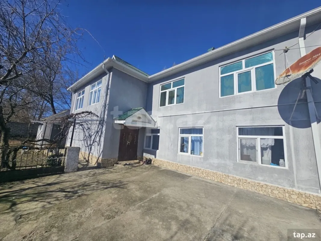 Satılır 6 otaqlı həyət evi