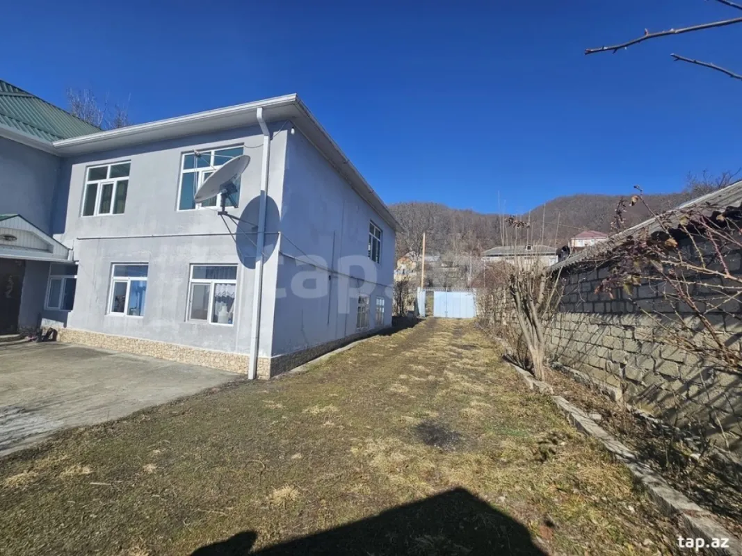 Satılır 6 otaqlı həyət evi