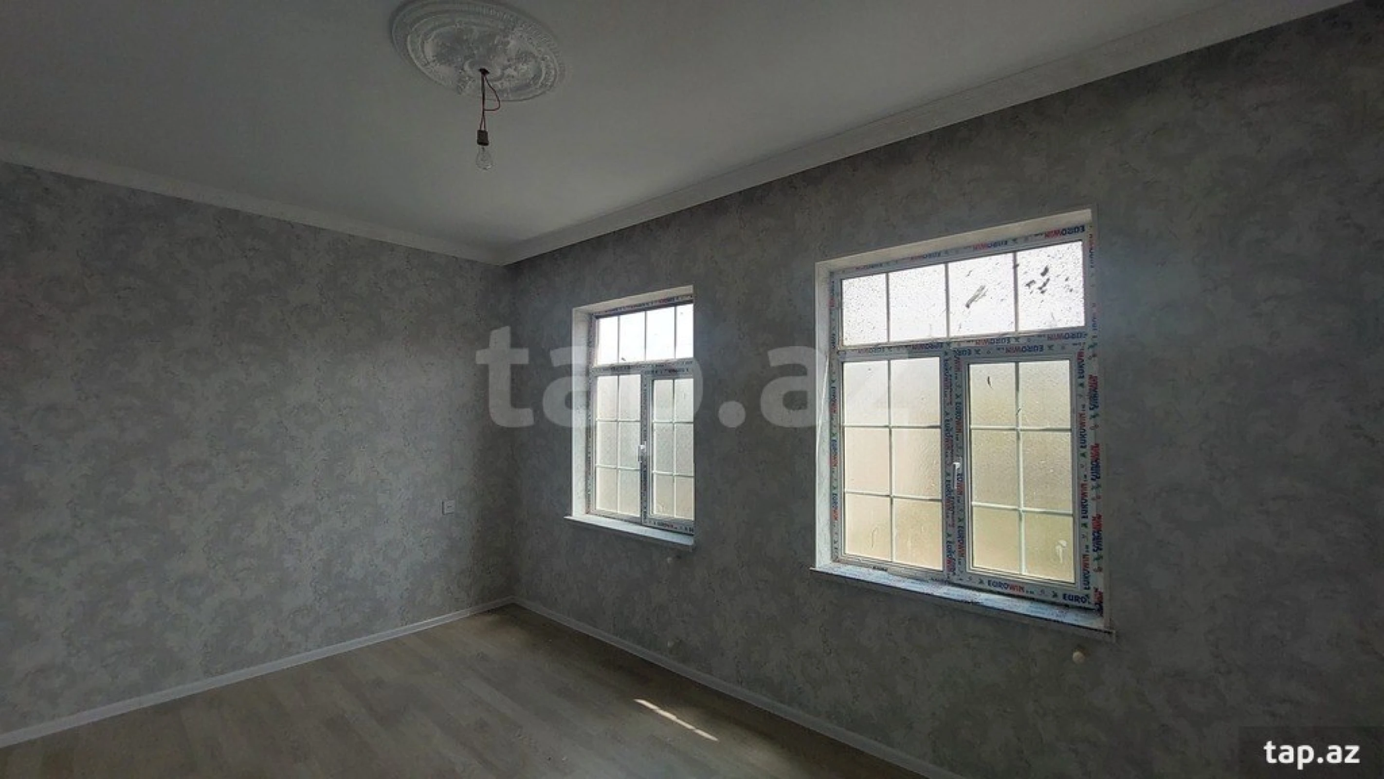 Satılır 4 otaqlı həyət evi