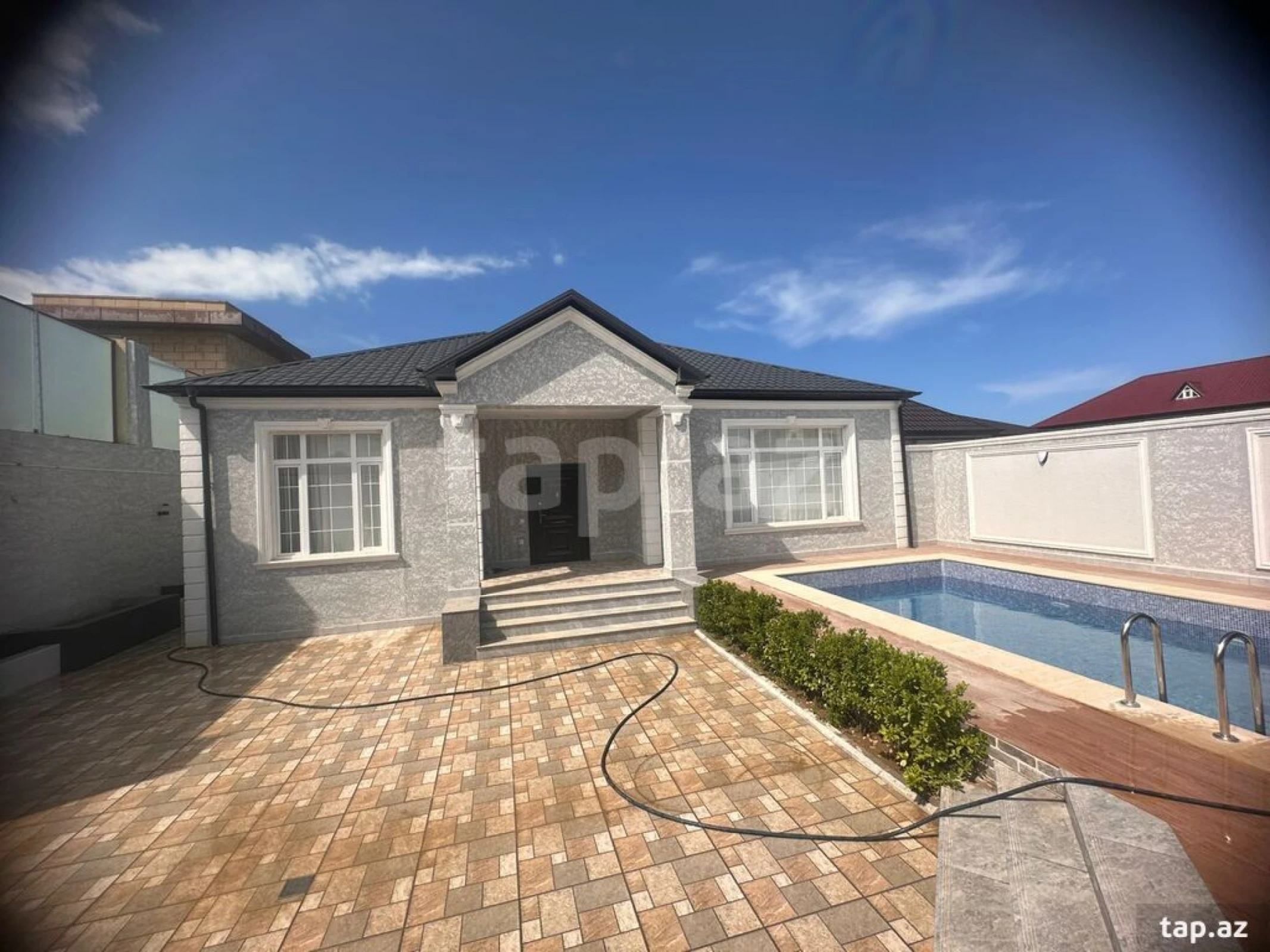 Satılır 4 otaqlı həyət evi