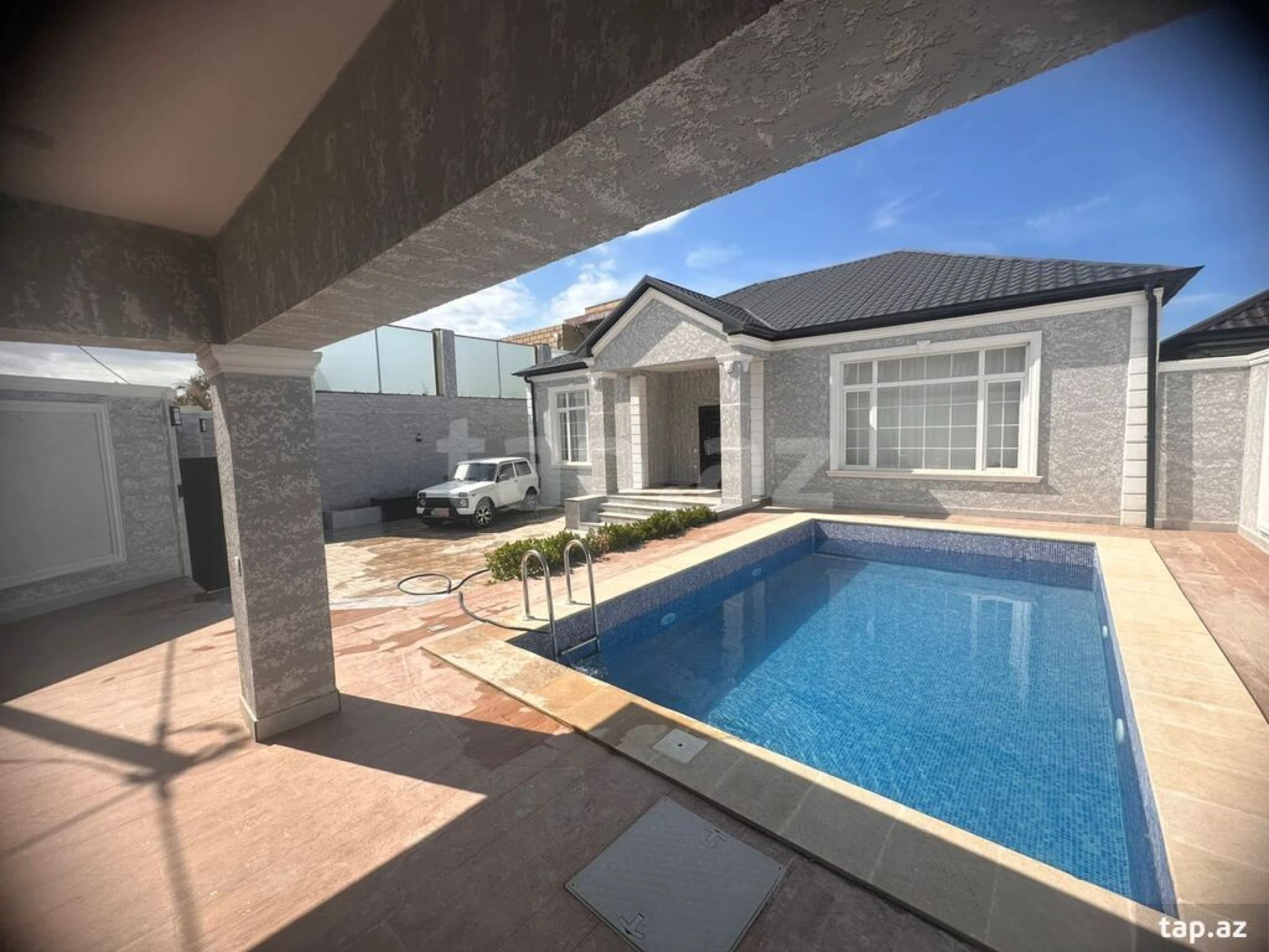 Satılır 4 otaqlı həyət evi