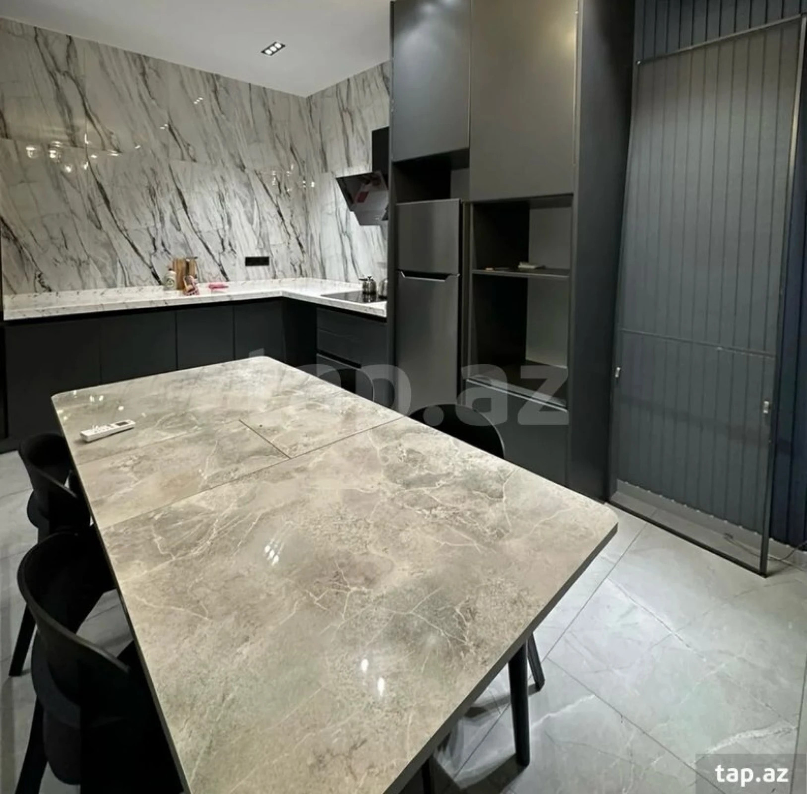 Kirayə verilir 3 otaqlı yeni tikili 100 m²