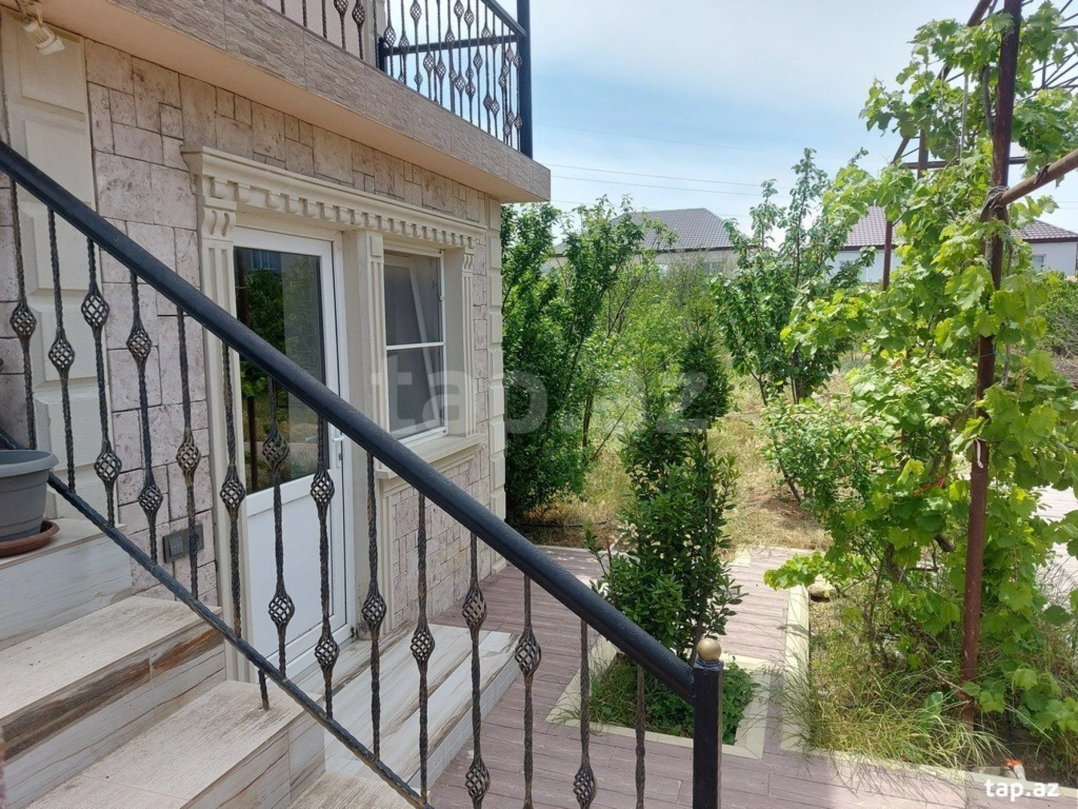 Kirayə verilir 3 otaqlı həyət evi