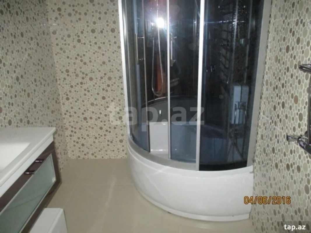 Kirayə verilir 3 otaqlı yeni tikili 130 m²