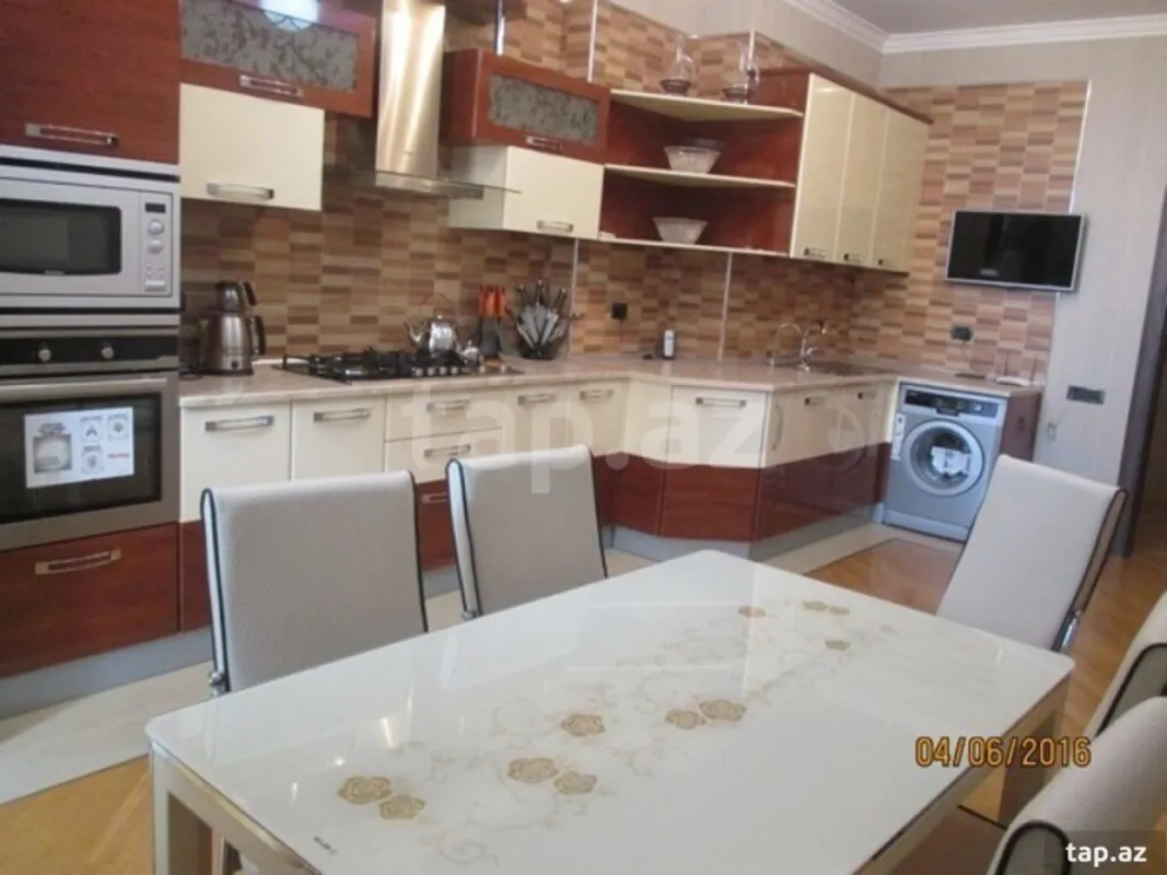 Kirayə verilir 3 otaqlı yeni tikili 130 m²