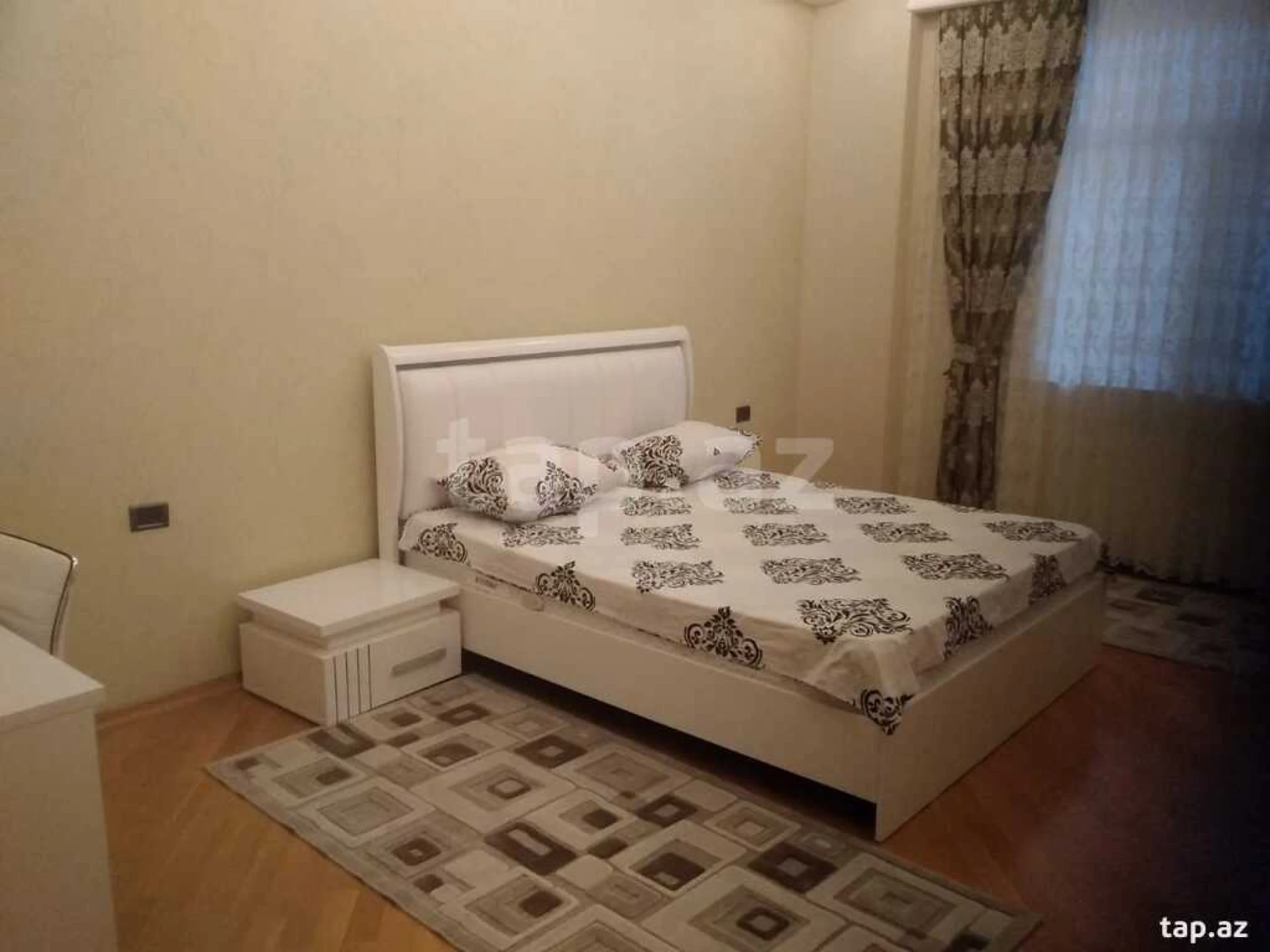Kirayə verilir 3 otaqlı yeni tikili 130 m²