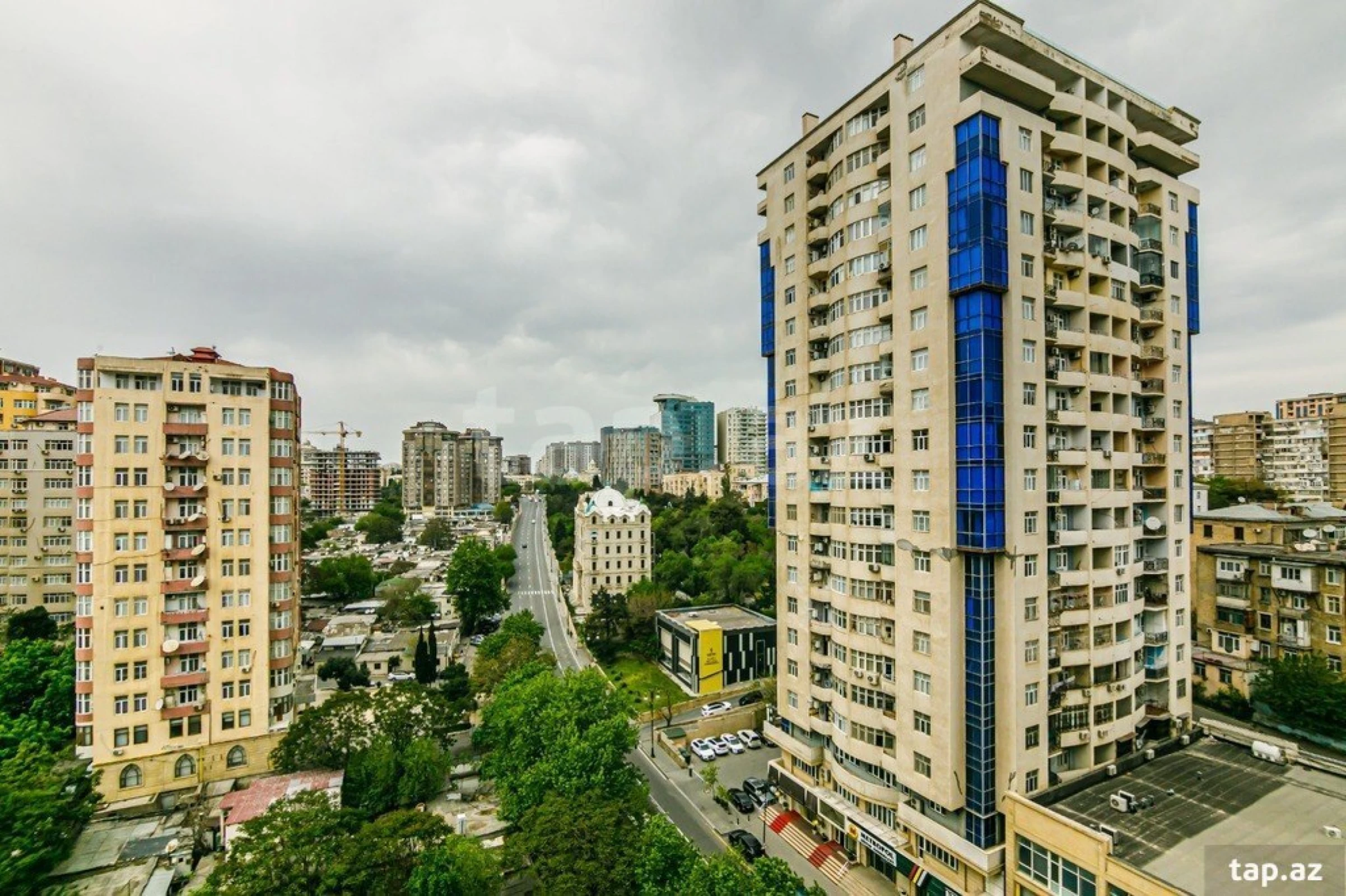 Kirayə verilir 4 otaqlı yeni tikili 200 m²