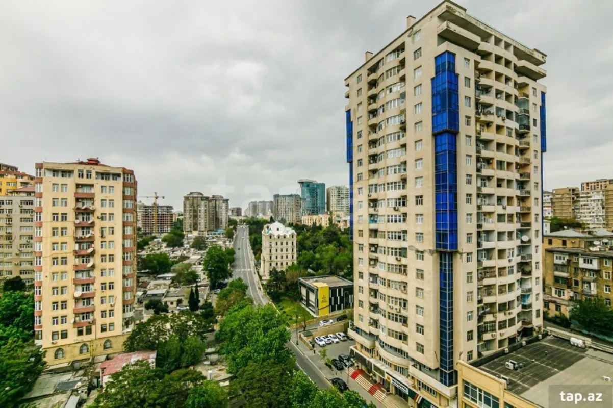 Kirayə verilir 4 otaqlı yeni tikili 200 m²