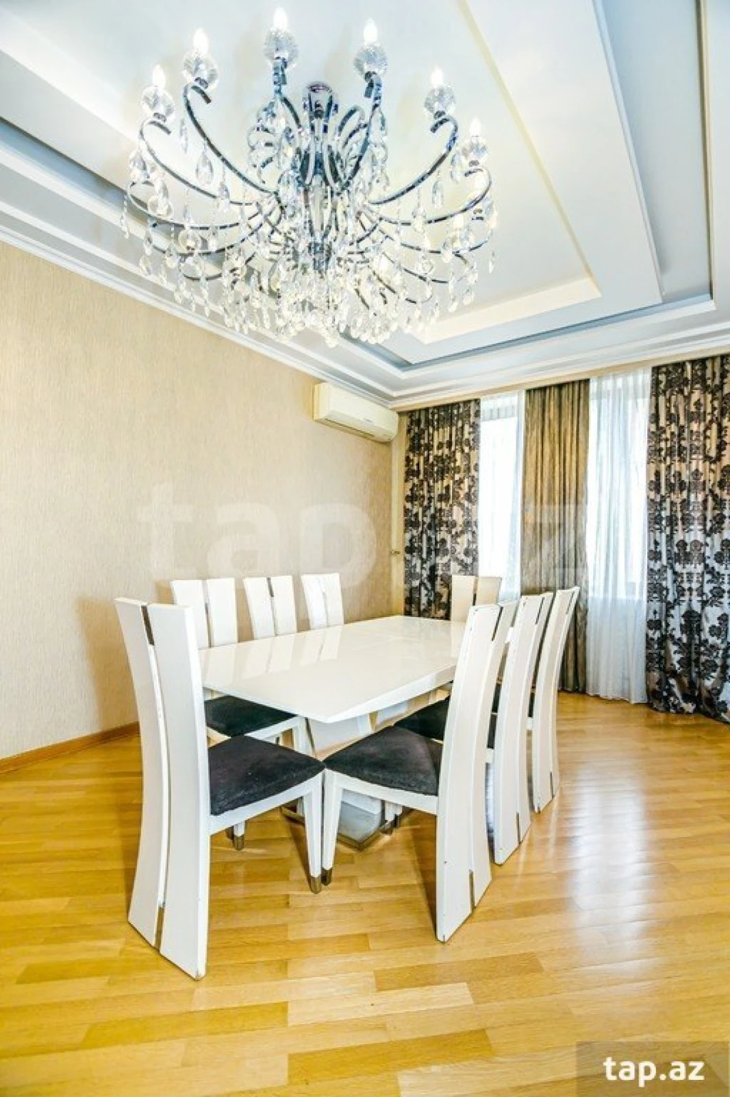 Kirayə verilir 4 otaqlı yeni tikili 200 m²