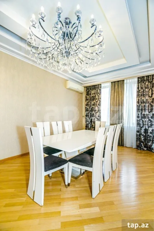 Kirayə verilir 4 otaqlı yeni tikili 200 m²