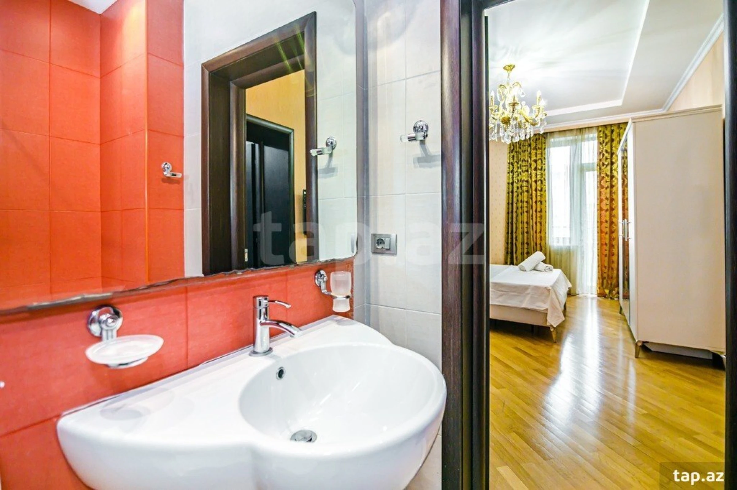 Kirayə verilir 4 otaqlı yeni tikili 200 m²