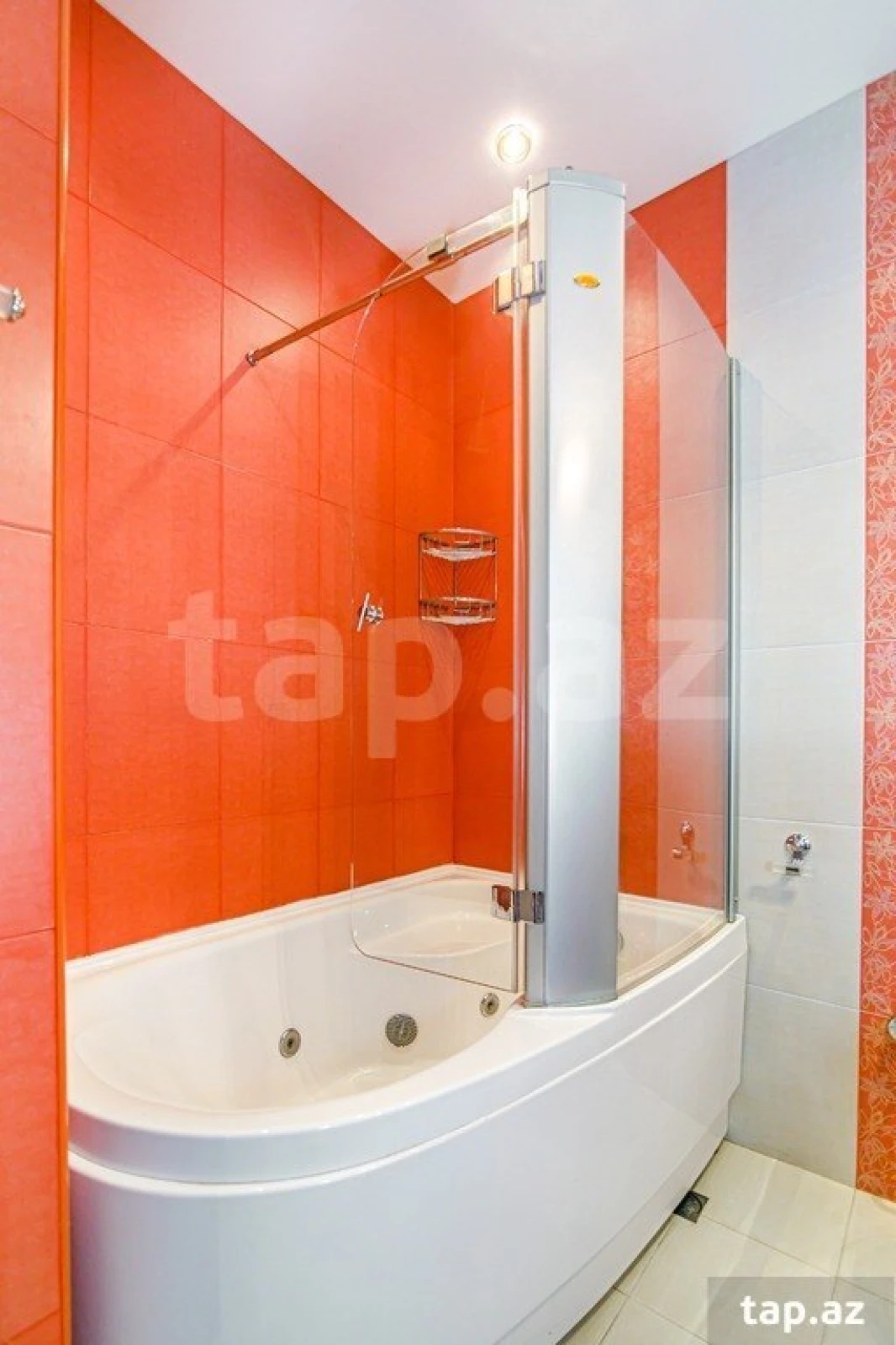 Kirayə verilir 4 otaqlı yeni tikili 200 m²