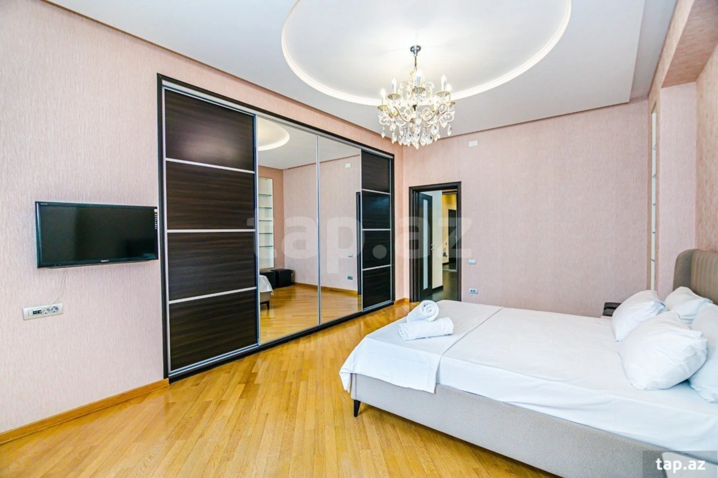 Kirayə verilir 4 otaqlı yeni tikili 200 m²