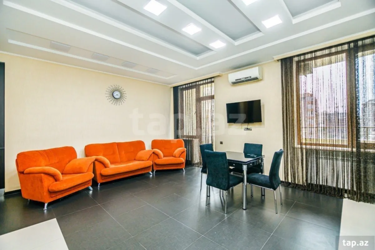 Kirayə verilir 4 otaqlı yeni tikili 200 m²