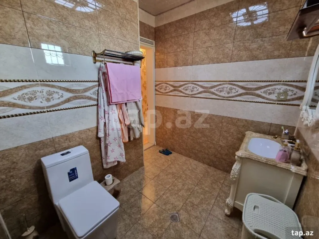 Satılır 7 otaqlı həyət evi