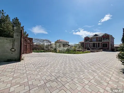 Satılır 7 otaqlı həyət evi