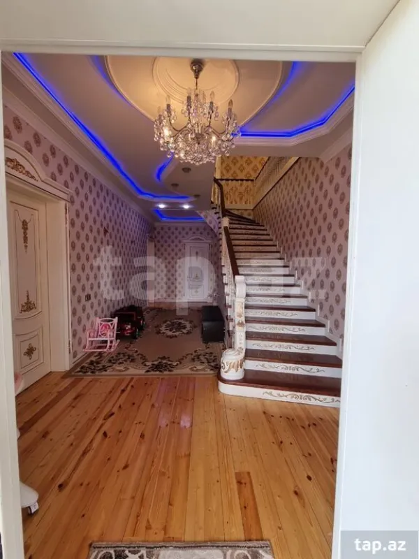 Satılır 7 otaqlı həyət evi