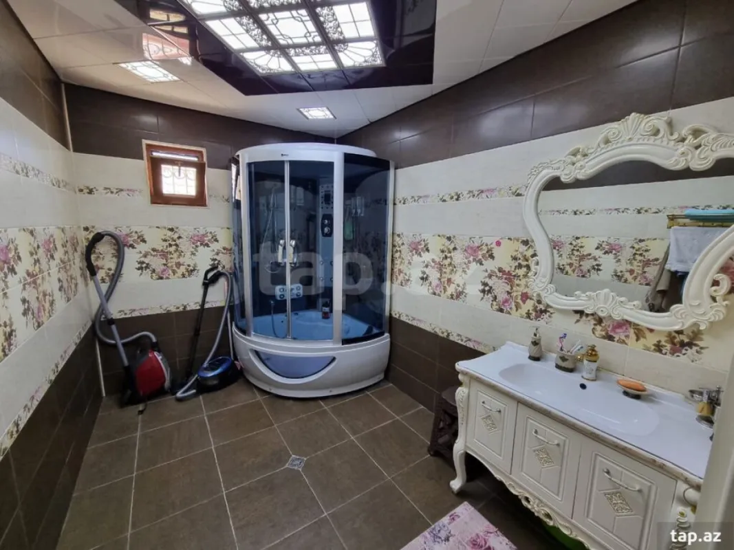 Satılır 7 otaqlı həyət evi