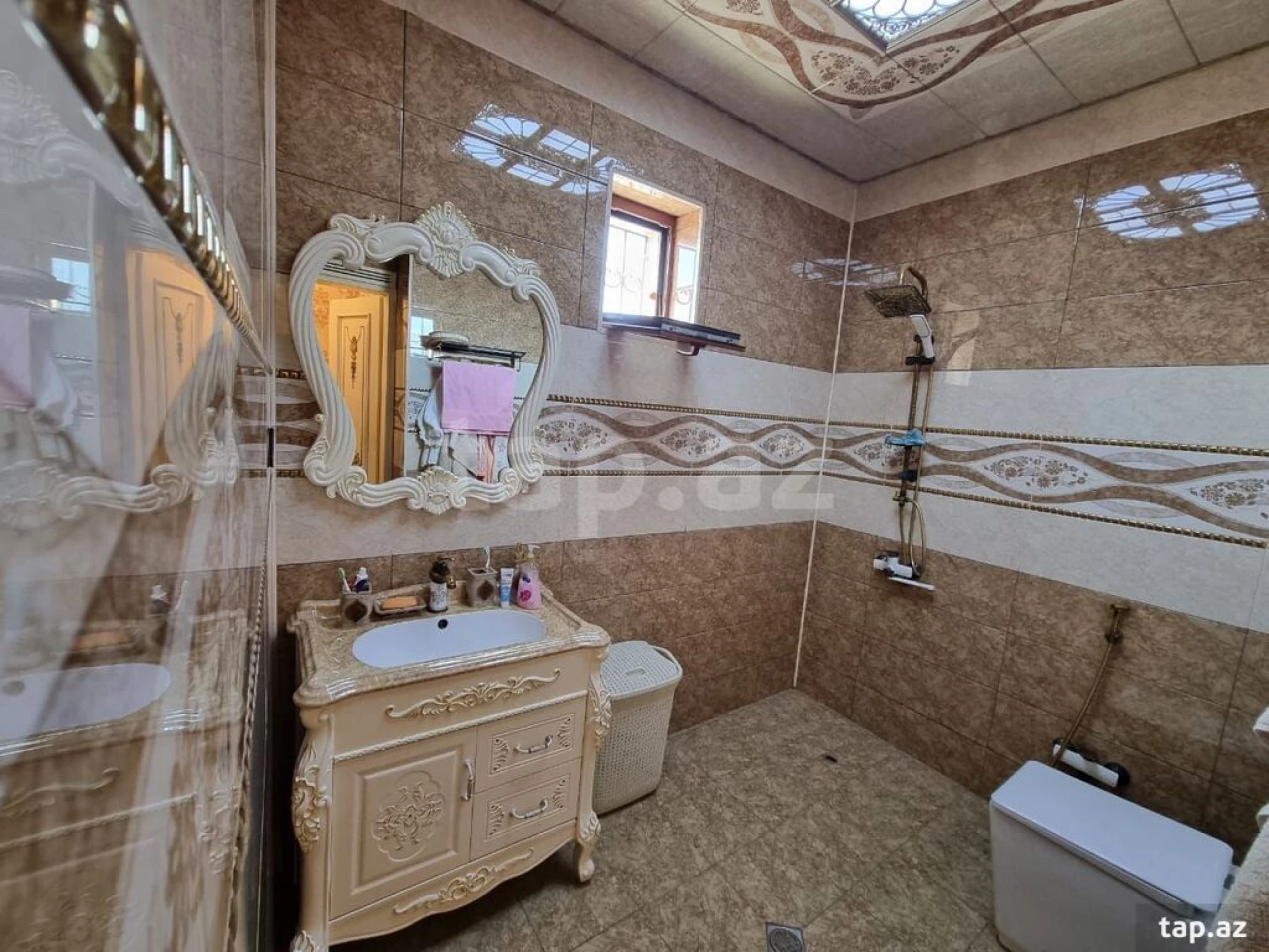 Satılır 7 otaqlı həyət evi