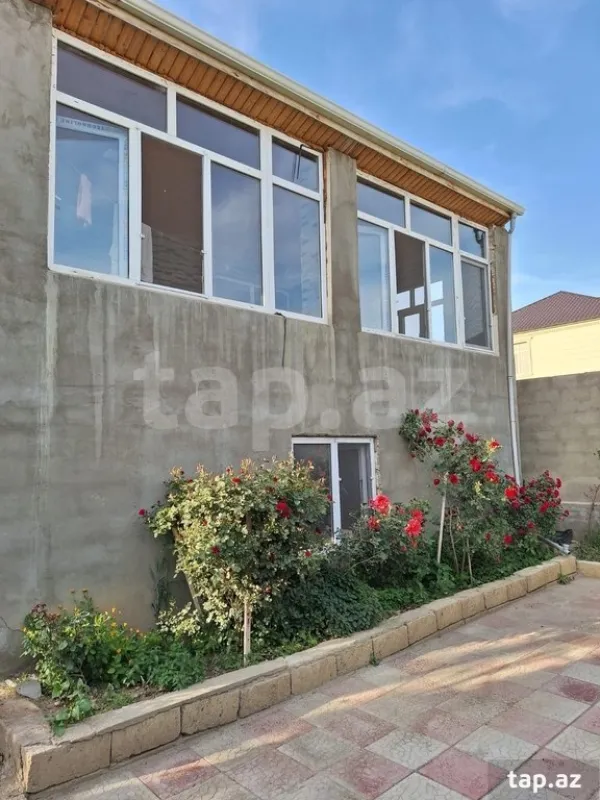 Satılır 4 otaqlı həyət evi