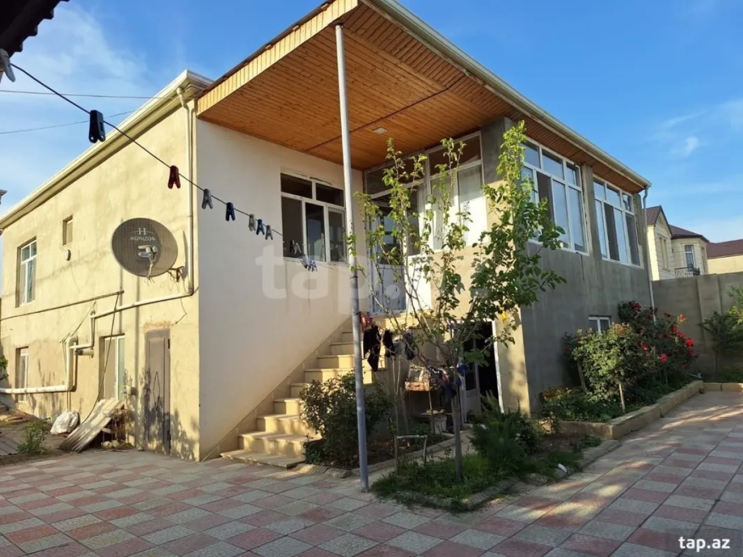 Satılır 4 otaqlı həyət evi