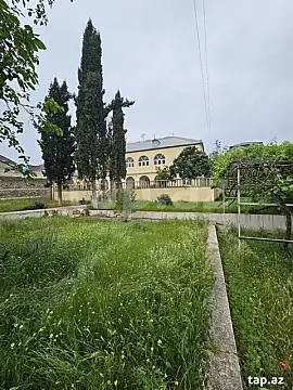 Satılır 8 otaqlı həyət evi 400 m²