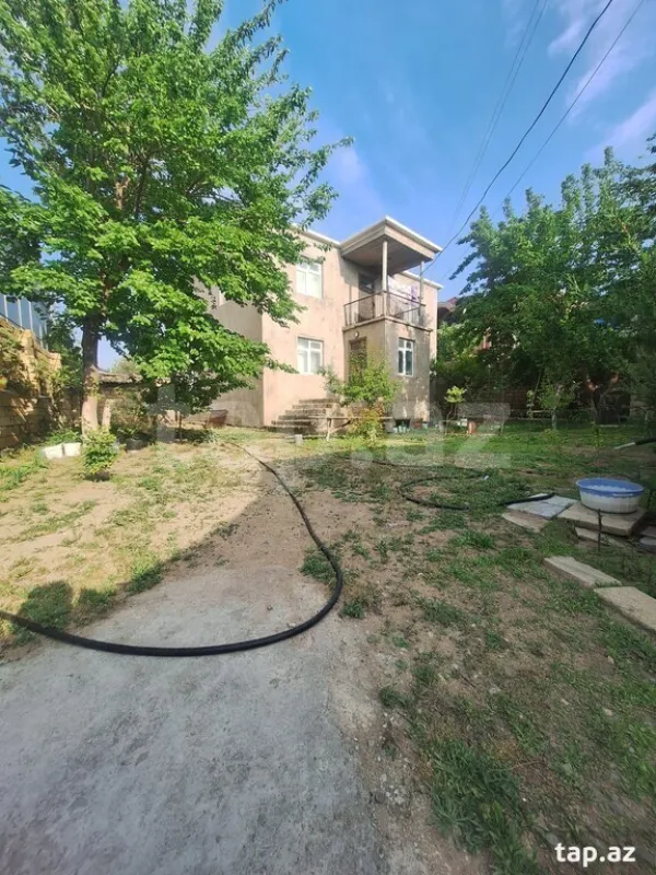 Satılır 6 otaqlı həyət evi