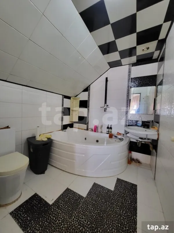 Satılır 5 otaqlı həyət evi