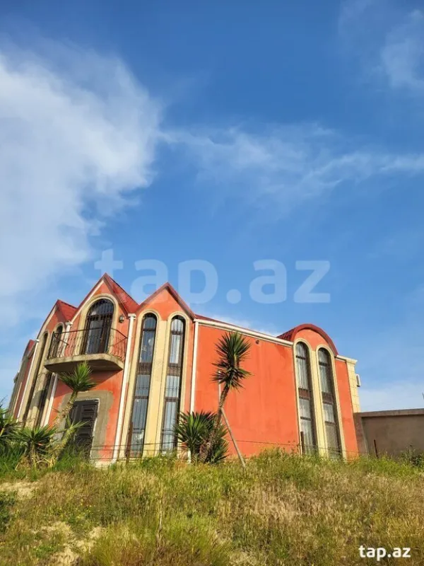 Satılır 5 otaqlı həyət evi
