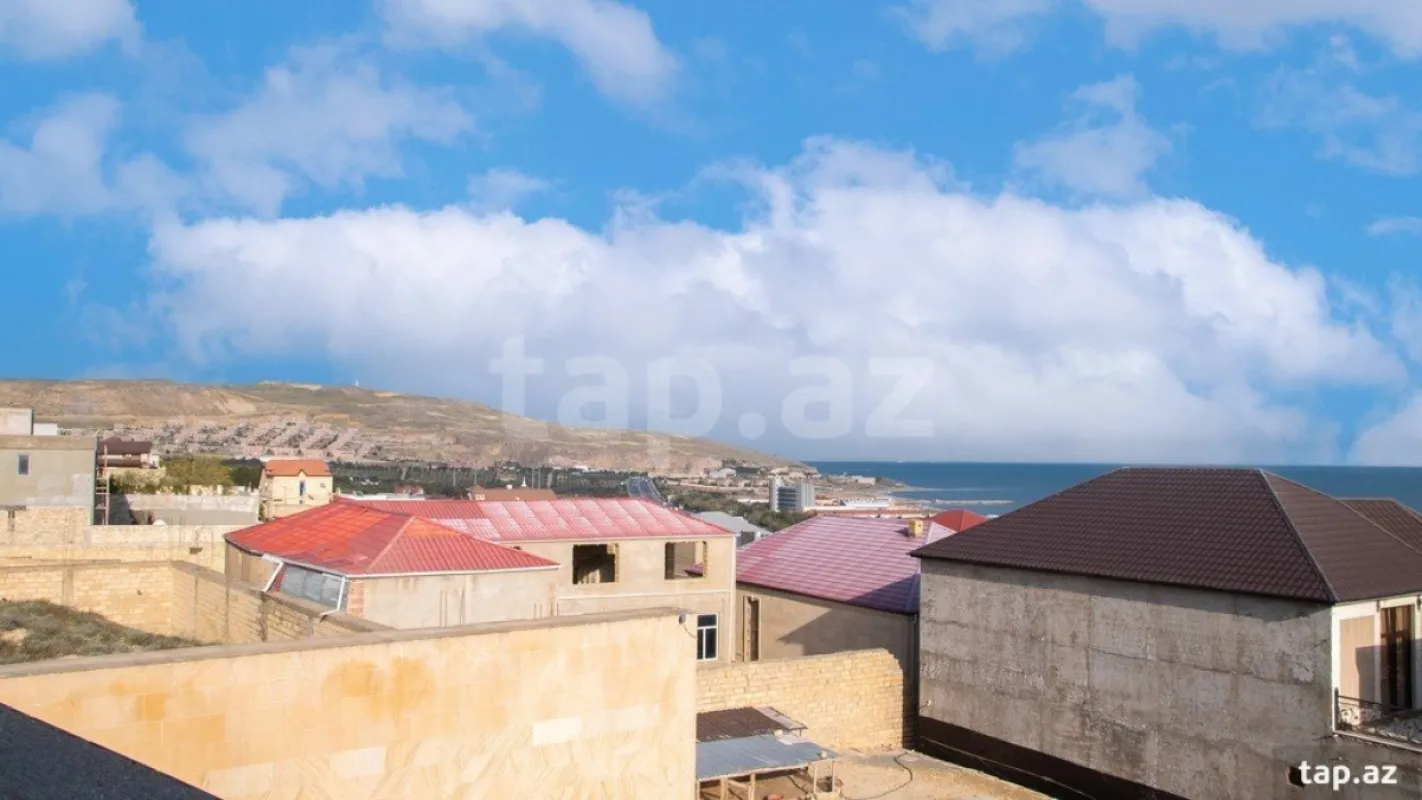 Satılır 7 otaqlı həyət evi