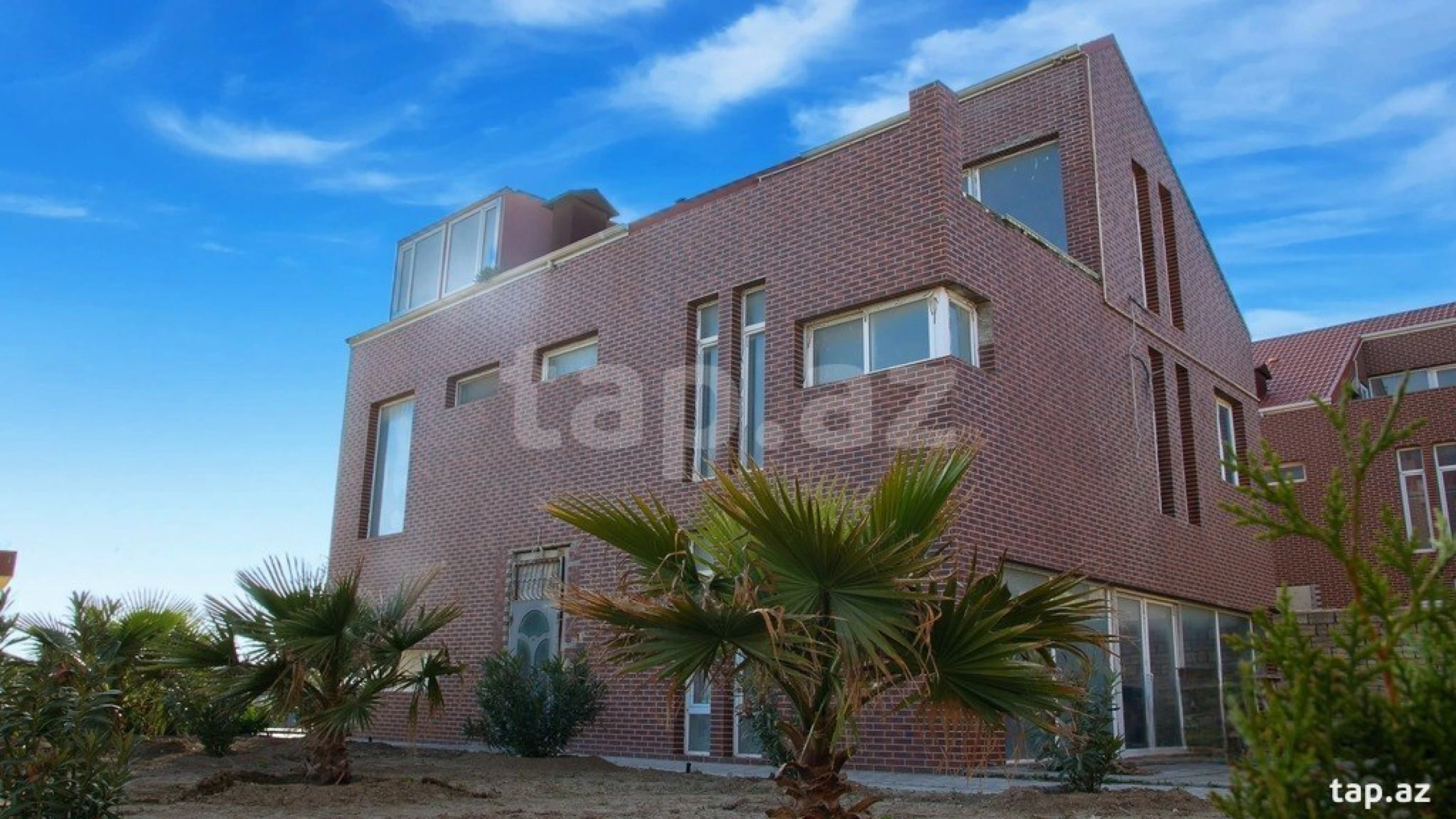 Satılır 7 otaqlı həyət evi