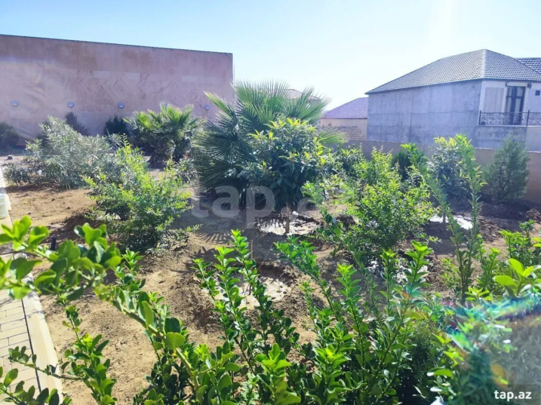 Satılır 7 otaqlı həyət evi