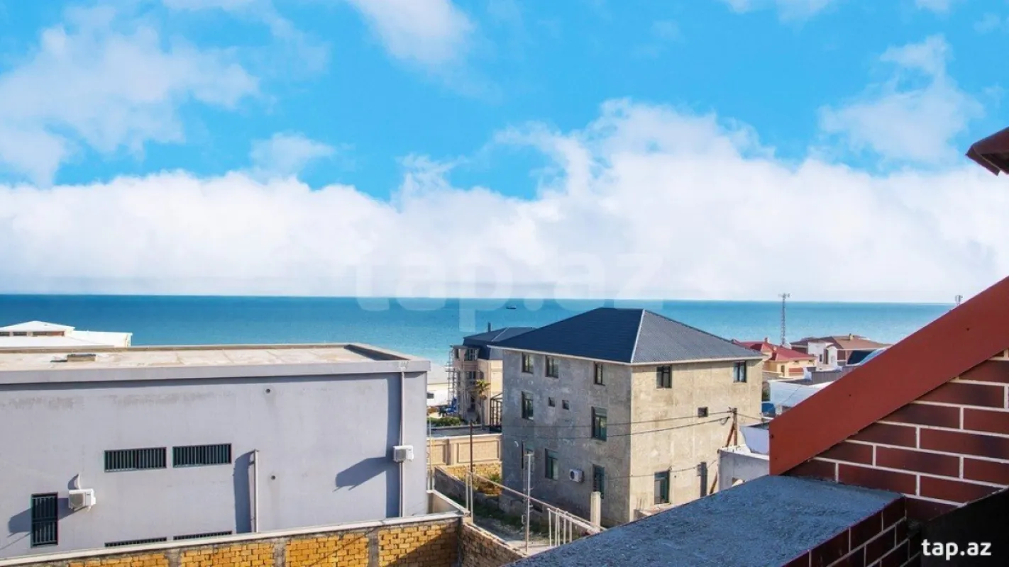 Satılır 7 otaqlı həyət evi